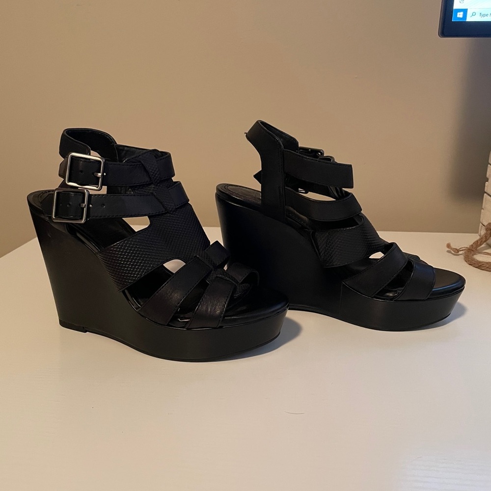 Gianni Bini black wedge